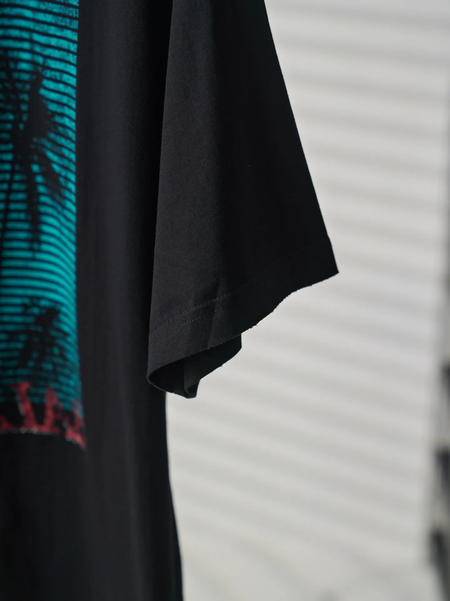 Balenciaga/ Black T 【In Stock】XS S M L ：24 / 185G ：32 1×1 / 270G 24 ， 。 、 ， ， ； ， 。 32 ， ， ， 。 the window 。 ， ， 、 。 ， 24 ， ， 。Black ， ， ， 。 ； 。 ， Retro 。